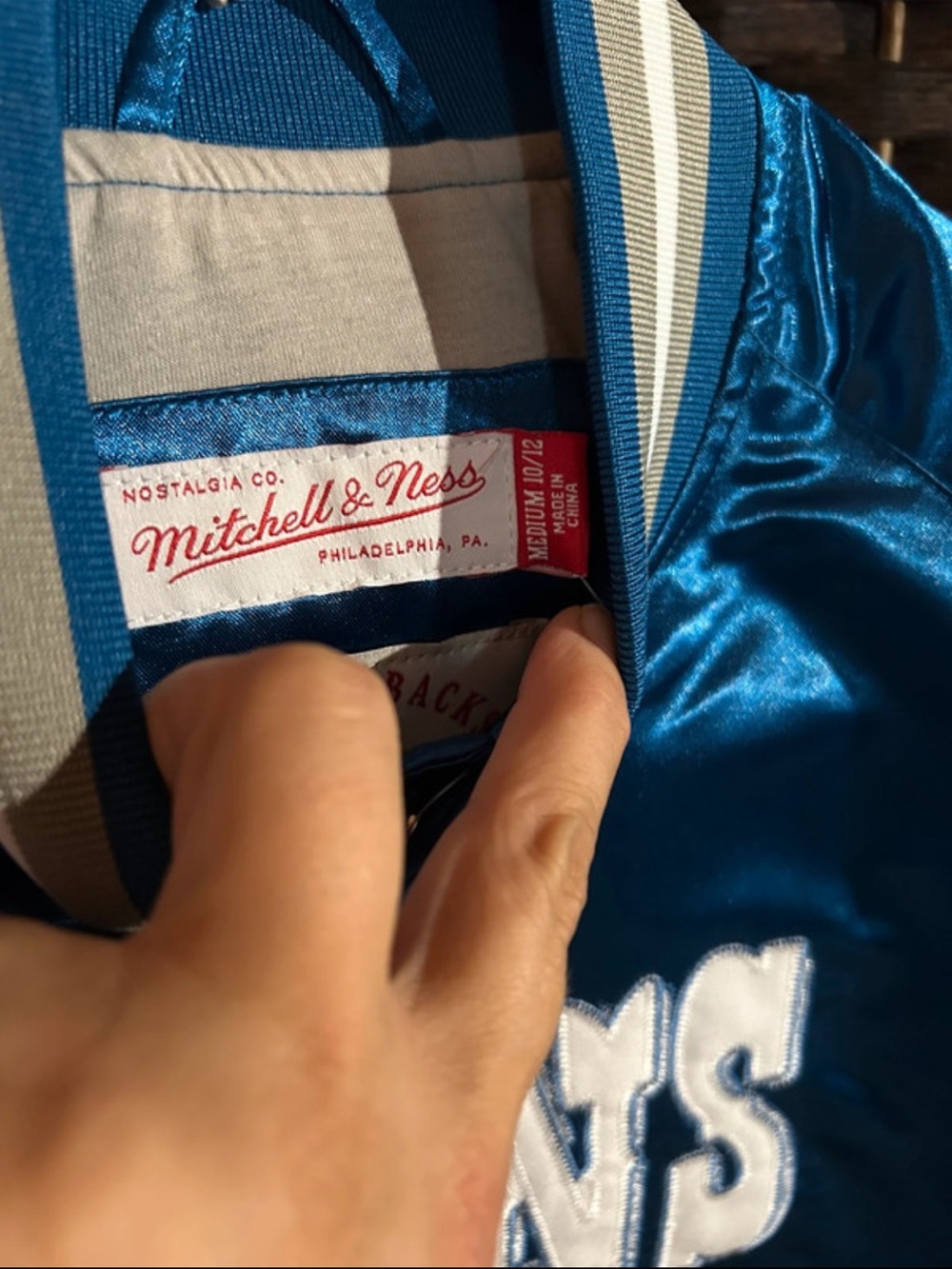 Mitchell & Ness Detroit Lions Shiny Blue Satin Kids Jacket - Picture 3 of 4